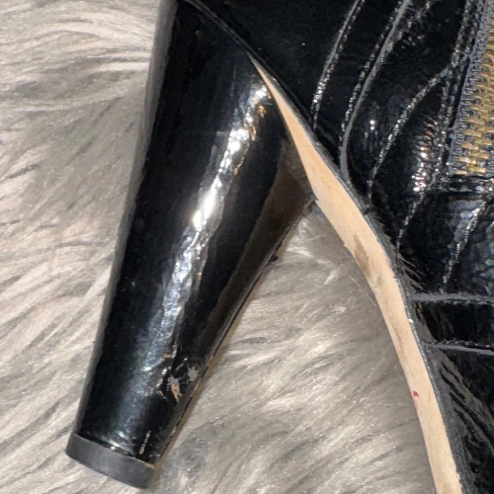 Cynthia Vincent Patent Leather Embossed Platform Heel Booties Size 7.5